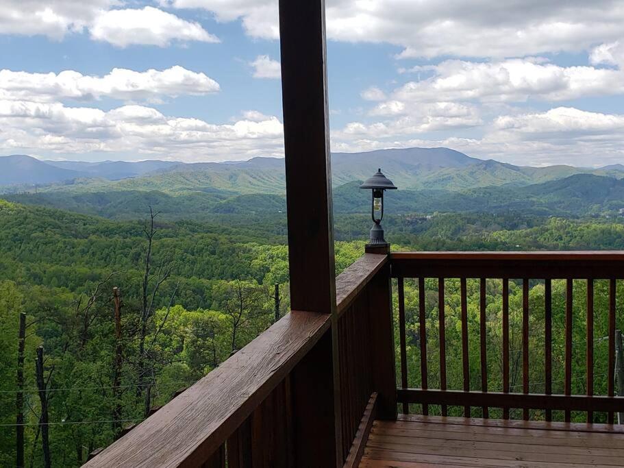 Yogi'S Den: Breathtaking Views! 3 Min To Dollywood, On 1 Acre! Villa Sevierville Dış mekan fotoğraf