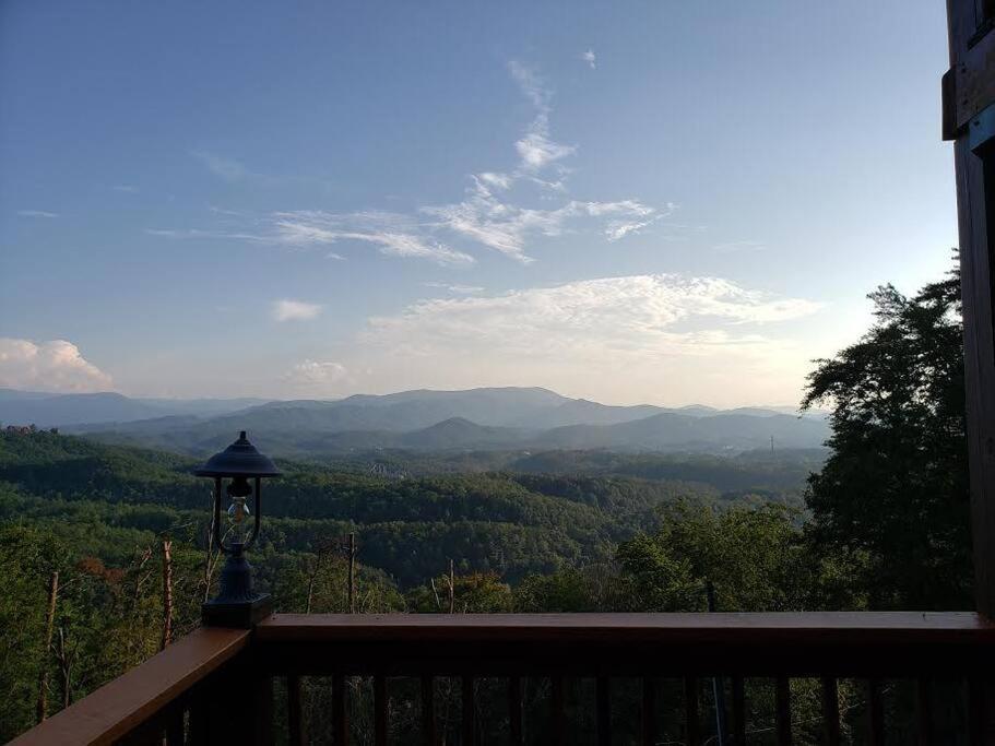 Yogi'S Den: Breathtaking Views! 3 Min To Dollywood, On 1 Acre! Villa Sevierville Dış mekan fotoğraf