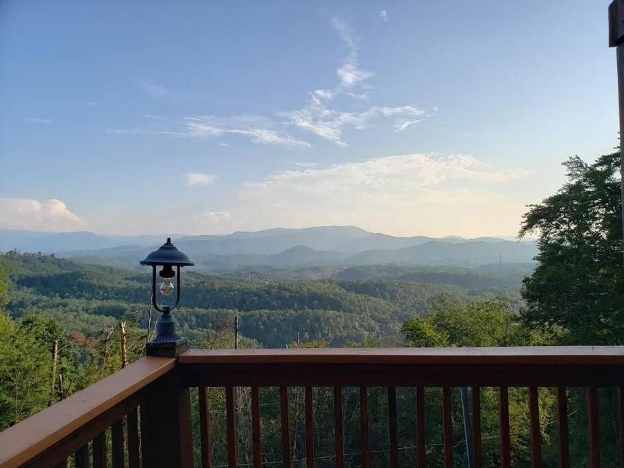 Yogi'S Den: Breathtaking Views! 3 Min To Dollywood, On 1 Acre! Villa Sevierville Dış mekan fotoğraf