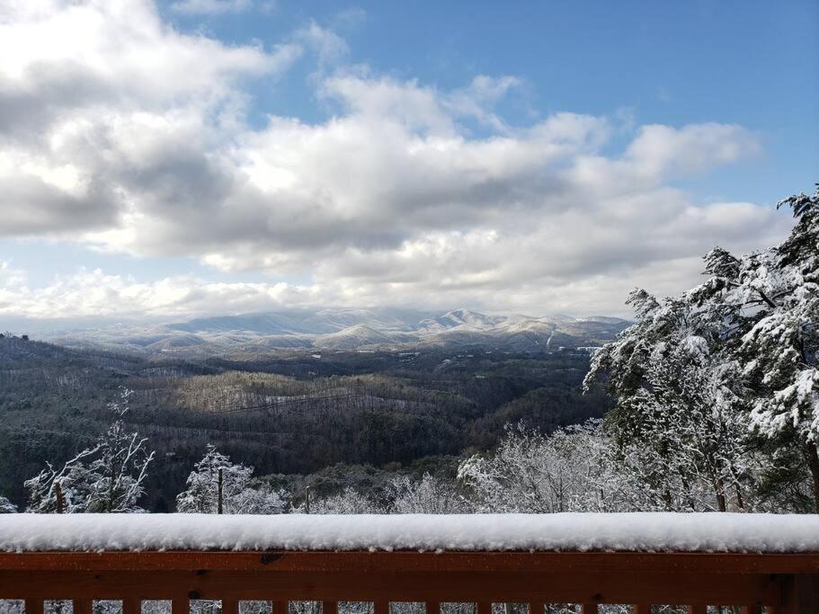 Yogi'S Den: Breathtaking Views! 3 Min To Dollywood, On 1 Acre! Villa Sevierville Dış mekan fotoğraf