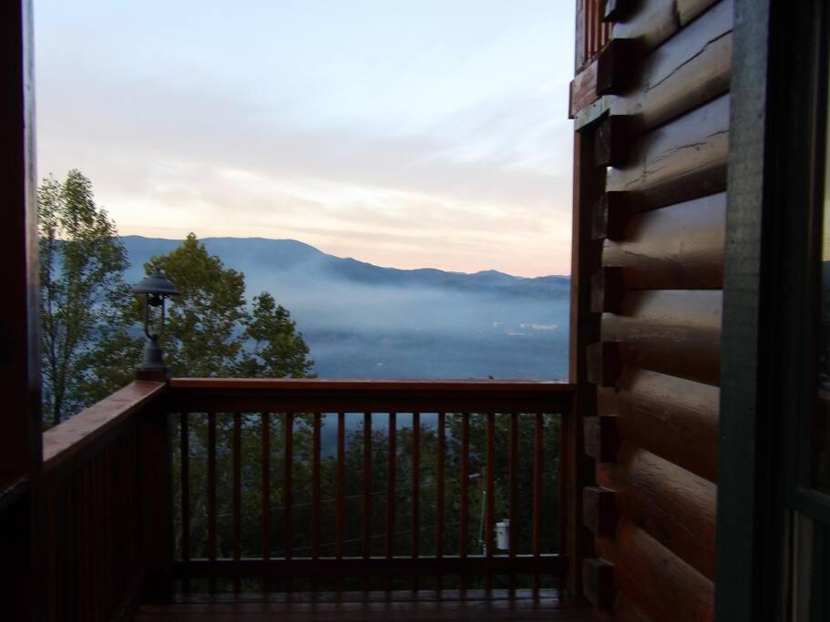 Yogi'S Den: Breathtaking Views! 3 Min To Dollywood, On 1 Acre! Villa Sevierville Dış mekan fotoğraf