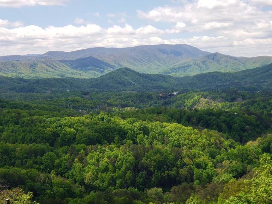 Yogi'S Den: Breathtaking Views! 3 Min To Dollywood, On 1 Acre! Villa Sevierville Dış mekan fotoğraf