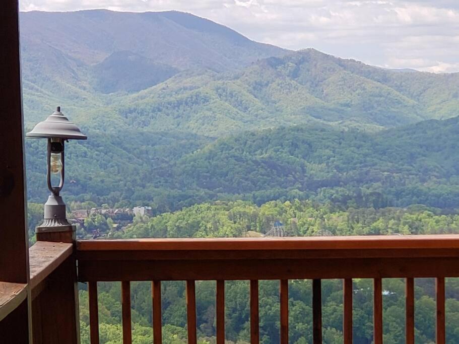 Yogi'S Den: Breathtaking Views! 3 Min To Dollywood, On 1 Acre! Villa Sevierville Dış mekan fotoğraf