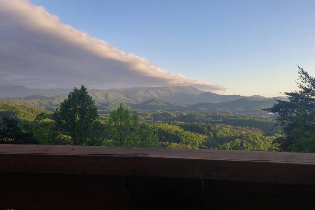 Yogi'S Den: Breathtaking Views! 3 Min To Dollywood, On 1 Acre! Villa Sevierville Dış mekan fotoğraf