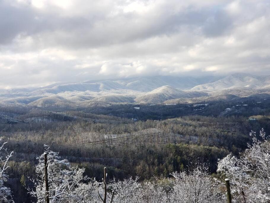Yogi'S Den: Breathtaking Views! 3 Min To Dollywood, On 1 Acre! Villa Sevierville Dış mekan fotoğraf